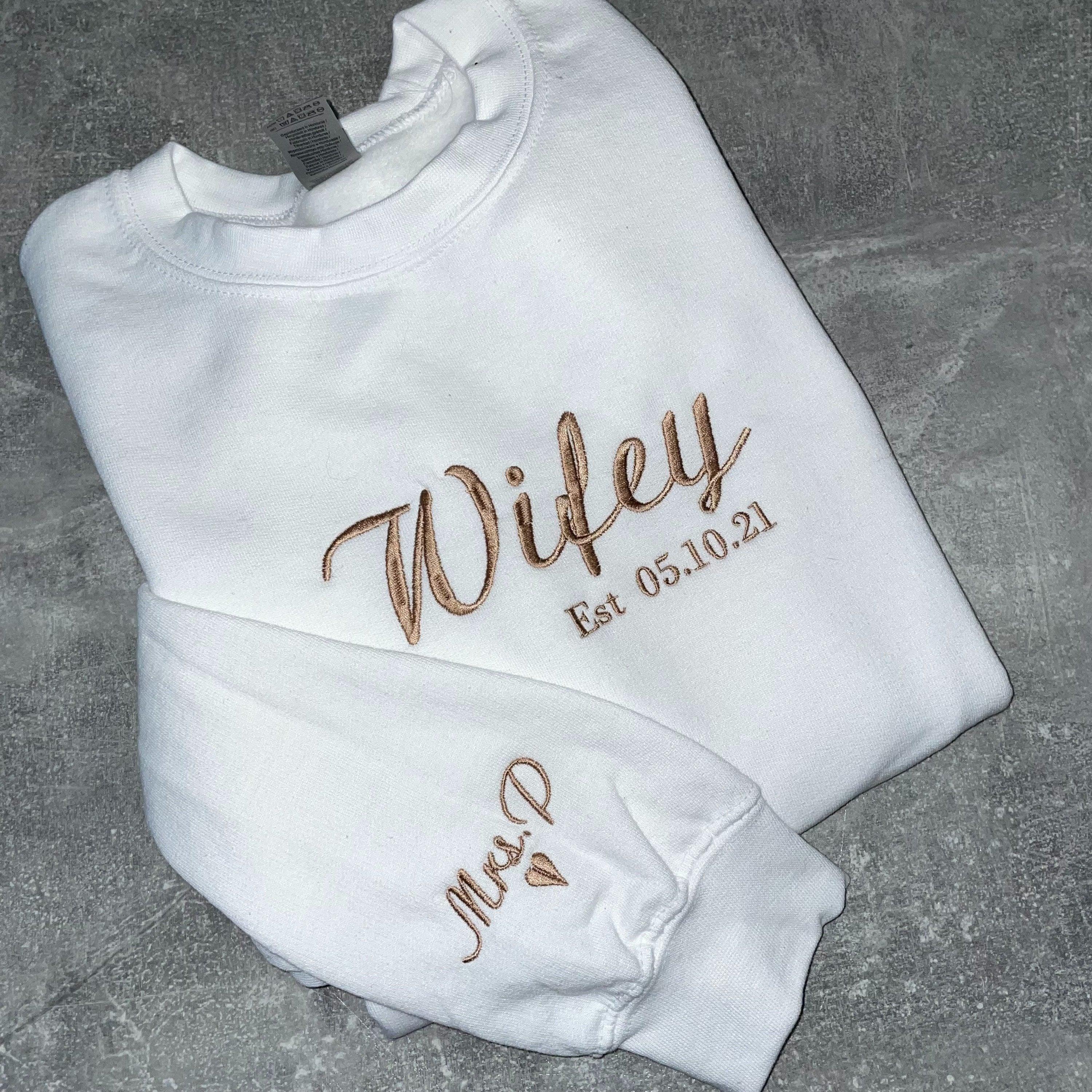 custom-embroidered-bride-wifey-husband-personalised-couple-embroidered-sweatshirt